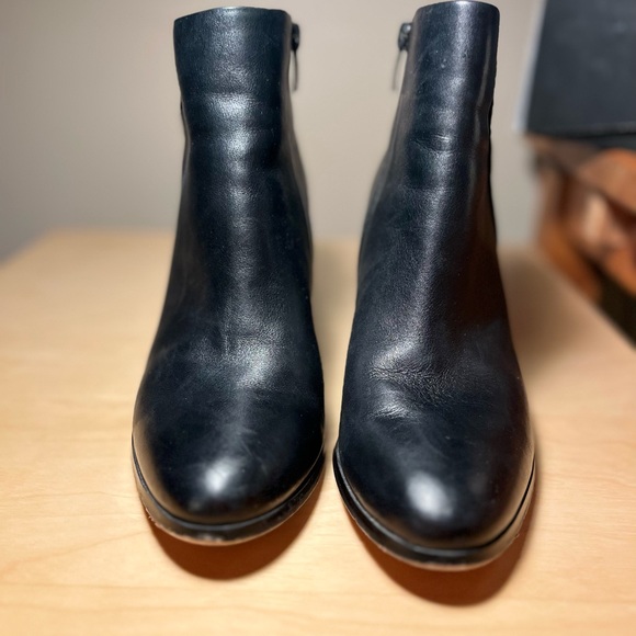 Clarks Freeva 3’1/2 inch heeled ankle boot with side zipper. Lightly worn. - Picture 5 of 5